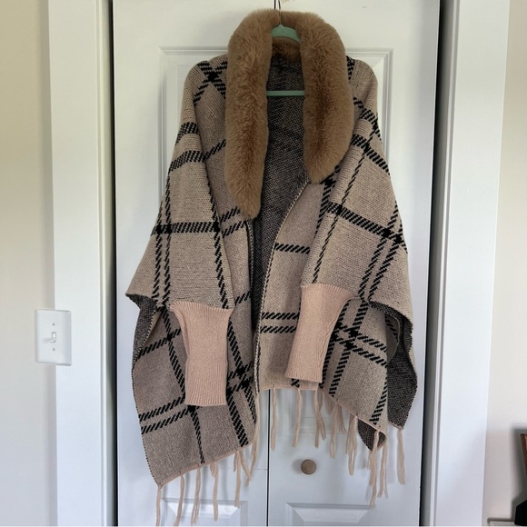 Plaid Shawl with Faux Fur Collar - Picture 1 of 4